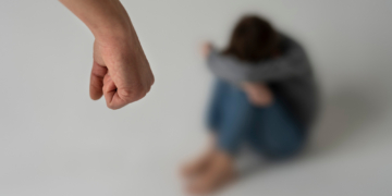 Mulher é presa em flagrante suspeita de agredir a própria filha em Mossoró