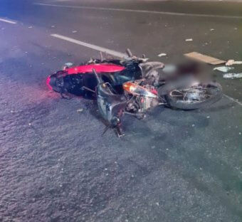 Mulher fica ferida em acidente com moto e caminhão na BR-304, em Mossoró