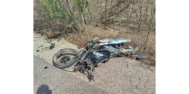 Colisão entre caminhonete e motocicleta deixa um morto e um ferido na RN-118, em Pendências