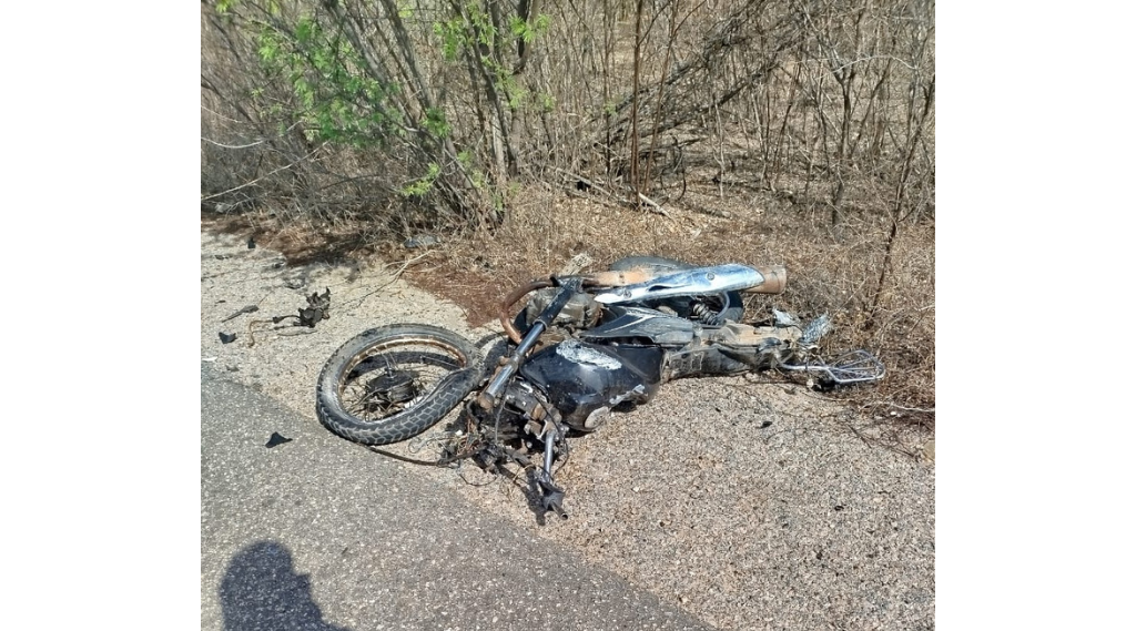 Colisão entre caminhonete e motocicleta deixa um morto e um ferido na RN-118, em Pendências