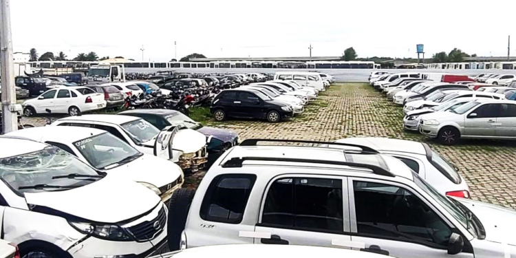 Detran/RN realiza leilão online com mais de 100 lotes de veículos e sucatas