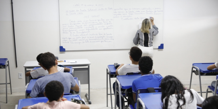 Governo do RN convoca 1.607 professores e especialistas aprovados no concurso da Educação