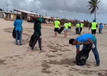 Mutirão ambiental promove limpeza da praia em Tibau neste sábado (3)