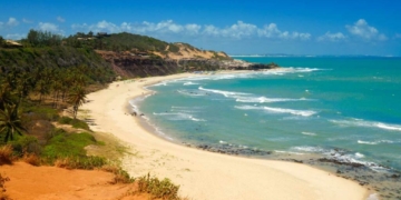 Turismo do RN cresce acima da média nacional e impulsiona setor de serviços em 2025