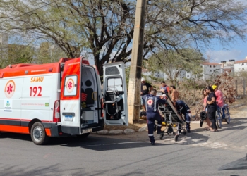 Acidente de trânsito deixa duas pessoas feridas na Avenida Rio Branco, em Mossoró