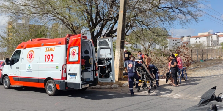 Acidente de trânsito deixa duas pessoas feridas na Avenida Rio Branco, em Mossoró