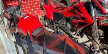 Polícia Militar recupera moto roubada e apreende outra abandonada em Mossoró