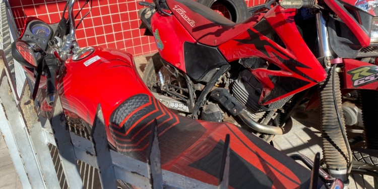 Polícia Militar recupera moto roubada e apreende outra abandonada em Mossoró