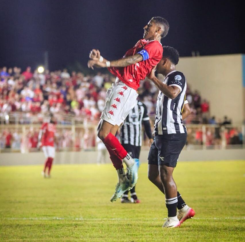 ABC aproveita expulsão e vence o Potiguar em Serra do Mel