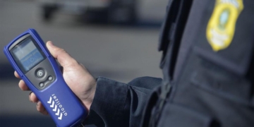 PRF prende motociclista embriagado com mandado de prisão por estupro de vulnerável