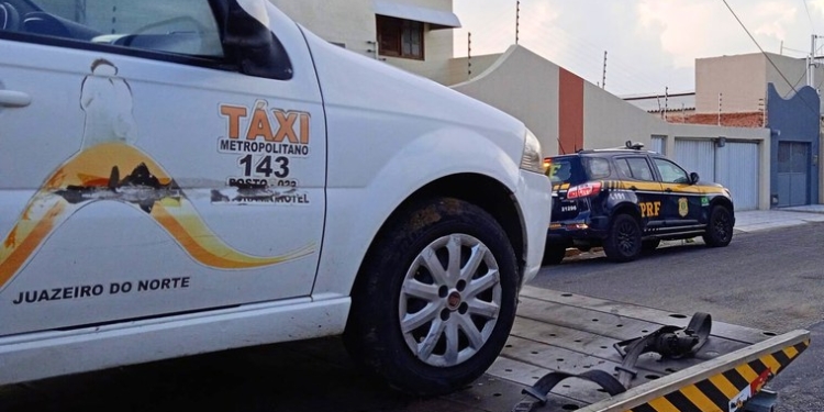 PRF recupera carro furtado em Mossoró após denúncia na BR-405