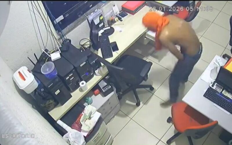 Câmeras registram furto a comércio de laticínios na Avenida Francisco Mota, em Mossoró