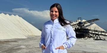 Mossoroense conclui doutorado com pesquisa inovadora sobre potencial cicatrizante de planta adaptada à Caatinga