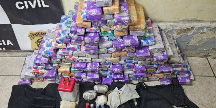 Polícia Militar apreende quase 100 kg de drogas e munições em Mossoró