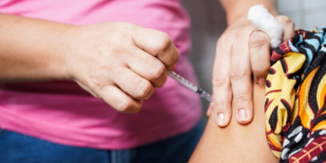 Mossoró abre vacinação em shopping e UBSs com horário estendido nesta sexta e sábado