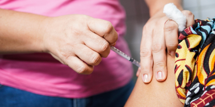 Mossoró abre vacinação em shopping e UBSs com horário estendido nesta sexta e sábado