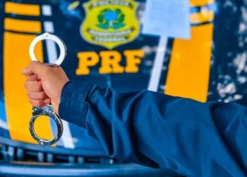 PRF prende homem após perseguição e recupera caminhonete furtada na BR-427, em Caicó