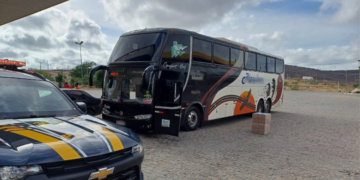 PRF prende homem por uso de documento falso durante fiscalização a ônibus em Currais Novos