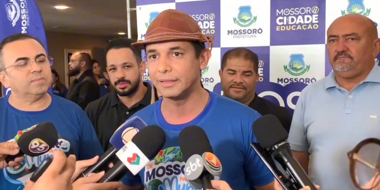 Prefeito de Mossoró anuncia reajuste salarial para professores da rede municipal