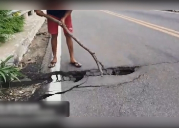 DNIT inicia reparos após buraco surgir em ponte da BR-304