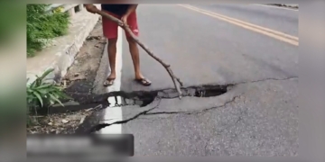 DNIT inicia reparos após buraco surgir em ponte da BR-304