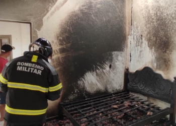 Curto-circuito em carregador provoca incêndio residencial em Mossoró