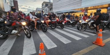 Motoentregadores realizam novo protesto; ato ocorre em frente à Delegacia Regional de Polícia Civil