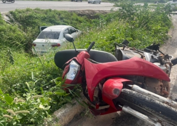 Motociclista fica ferida após grave acidente na BR-304, em Mossoró