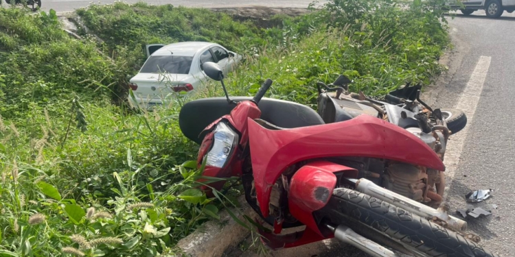 Motociclista fica ferida após grave acidente na BR-304, em Mossoró