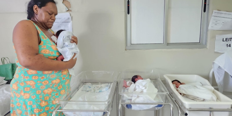 Trigêmeos nascem de surpresa na Maternidade Almeida Castro, em Mossoró