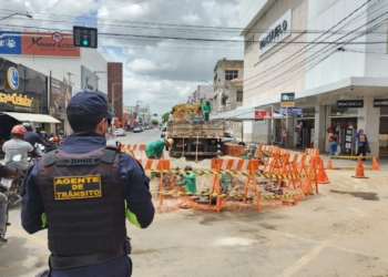Obra da Caern altera trânsito em cruzamento no Centro de Mossoró