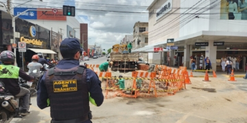 Obra da Caern altera trânsito em cruzamento no Centro de Mossoró