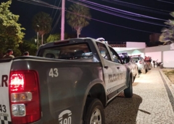 Criminosos metralham casas e deixam pai e filho feridos em Mossoró