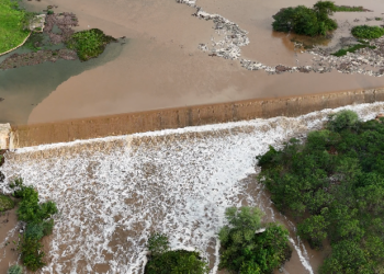 Chuvas elevam volume dos reservatórios e barragens começam a sangrar no RN