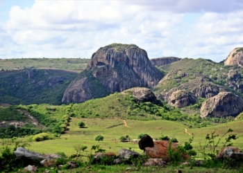 Após cinco horas de buscas, bombeiros resgatam 15 pessoas perdidas em trilha em Serra de São Bento