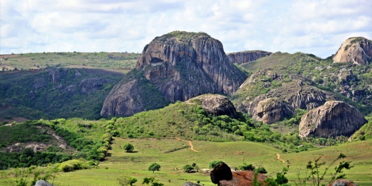Após cinco horas de buscas, bombeiros resgatam 15 pessoas perdidas em trilha em Serra de São Bento
